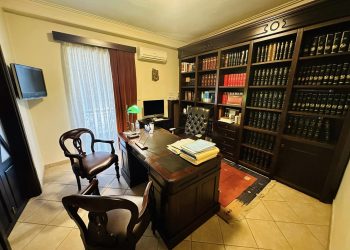 Πωλείται ανακαινισμένο διαμέρισμα – επαγγελματική στέγη 52τμ στην οδό Όθωνος
