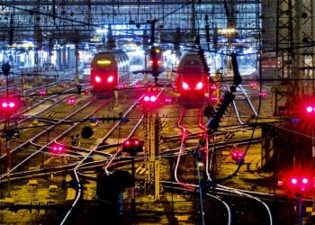 Γερμανία: Στον «πάγο» η χώρα από την απεργία μηχανοδηγών και αγροτών