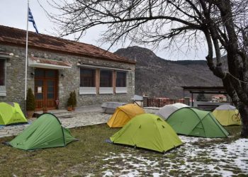 Εικόνα μαγική: Διανυκτερεύοντας σε αντίσκηνα στην Καστανιά