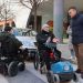 Διαδρομή με πολίτες ΑμεΑ στο κέντρο της πόλης πραγματοποίησε ο Δήμαρχος Λαρισαίων