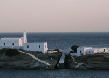 Vogue: Η Σίφνος στα 11 καλύτερα ταξιδιωτικά μέρη του κόσμου για το 2024