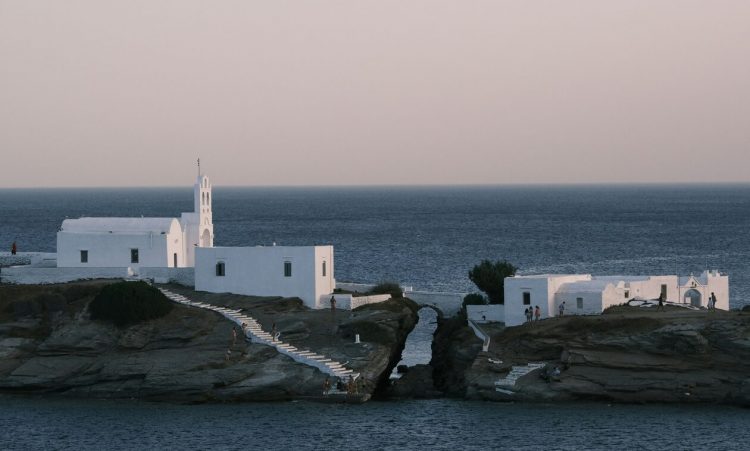Vogue: Η Σίφνος στα 11 καλύτερα ταξιδιωτικά μέρη του κόσμου για το 2024