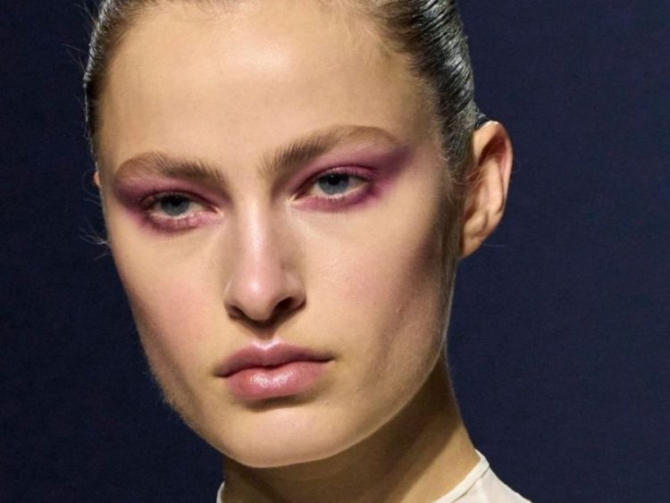 Η βουργουνδί mascara είναι η νέα μαύρη! -5 επιλογές για το νεσεσέρ σου