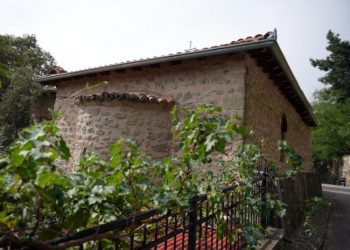 Το παλαίφατο καλαμπακιώτικο ναΰδριο των αγίων Νικολάου και Αντωνίου: η σχέση του με τη μετεωρίτικη μονή Αγίου Νικολάου Αναπαυσά και η ιστορική του πορεία