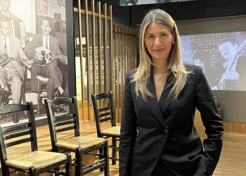 Άννα Κανδαράκη: Είναι γενναίο κάποιος σε μια κλειστή κοινωνία να τολμάει να ζητάει βοήθεια-Συνέντευξη με τη γνωστή ψυχίατρο-ψυχοθεραπεύτρια με αφορμή την παρουσίαση του βιβλίου της στα Τρίκαλα