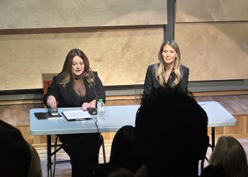 Καθήλωσε το κοινό η γνωστή ψυχολόγος-ψυχοθεραπεύτρια Άννα Κανδαράκη στην εκδήλωση παρουσίασης του βιβλίου της στα Τρίκαλα