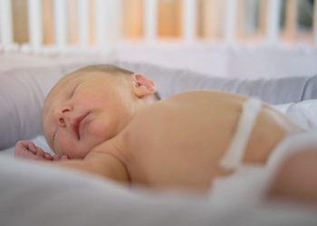 Ο ομφάλιος λώρος του μωρού: Συμβουλές φροντίδας μετά τον τοκετό