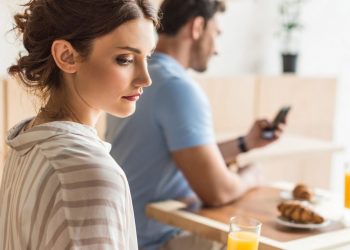 Τέσσερα ζώδια που «καίνε» γρήγορα τη φλόγα του έρωτα