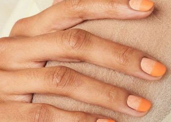 Το ροδακινί είναι hot χρώμα στο manicure και τον χειμώνα