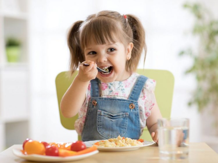 Τα tips των μαμάδων για να φάει το νήπιο τα λαχανικά του