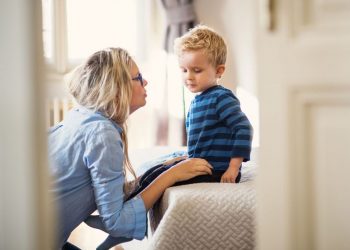 Καθοριστικός ο ρόλος της μητέρας στη μόρφωση και τη διαπαιδαγώγηση του παιδιού