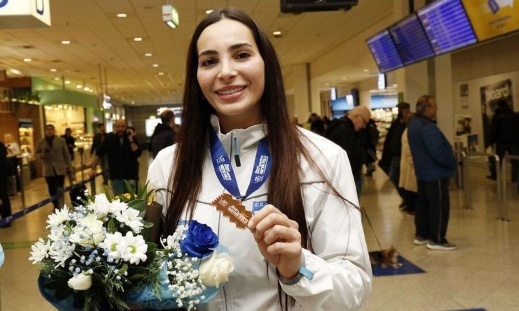 Νικόλ Ελευθεριάδου: Απάντησε στον σάλο που ξέσπασε με το «κοπέλα του Βεζένκοφ» – «Με μειώνει» (vid)