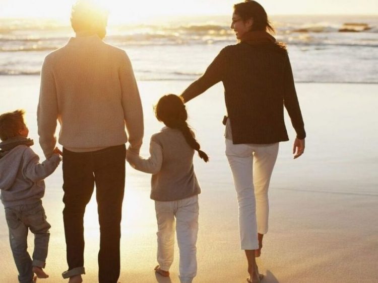 Αύξηση επιδόματος γέννησης στα 2.400 ευρώ για το πρώτο παιδί και κλιμάκωση έως 3.500 ευρώ