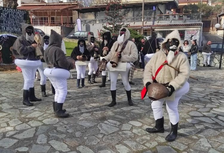 Καλή νέα χρονιά από τα Καρκατζάλια του Γοργογυρίου του Δ. Τρικκαίων