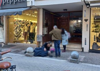 Η Δύναμη της Ανθρωπιάς: Η συγκινητική ιστορία ενός ηλικιωμένου στο κέντρο των Τρικάλων