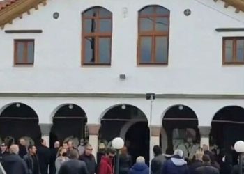 Νίκος Ρόκκος: Σπάραξε η μητέρα του στην κηδεία – «Γιατί γιε μου; Να έφευγα εγώ»