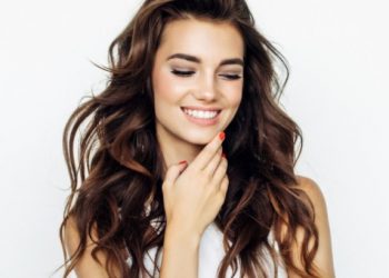 Cat eye nails! 5 manicure που θα σε κάνουν να υιοθετήσεις το hot σχέδιο της χρονιάς