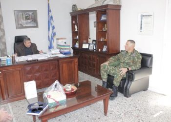 Στον Δήμαρχο Πύλης Κων/νο Μαράβα o Διοικητής της ΣΜΥ Ιωάννης Κορέλης