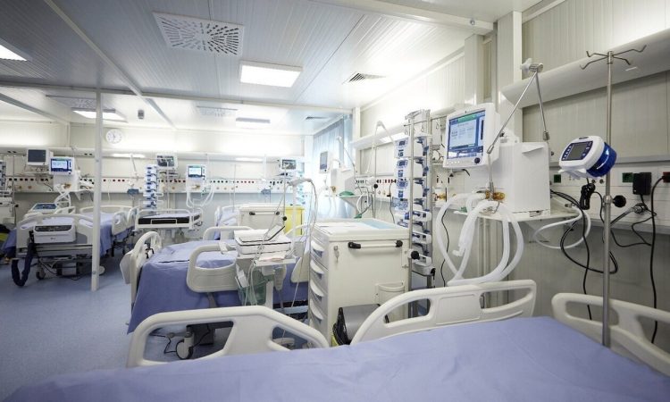 Πάτρα: Σε καταστολή ο 18χρονος με τη μηνιγγίτιδα – Τον βρήκαν λιπόθυμο