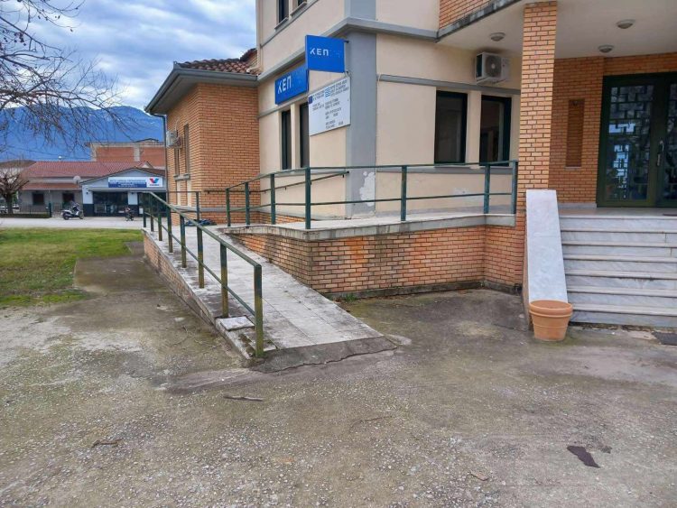 Η μεγιστοποίηση του ΤΙΠΟΤΑ, η απαξίωση του ΠΡΕΠΕΙ