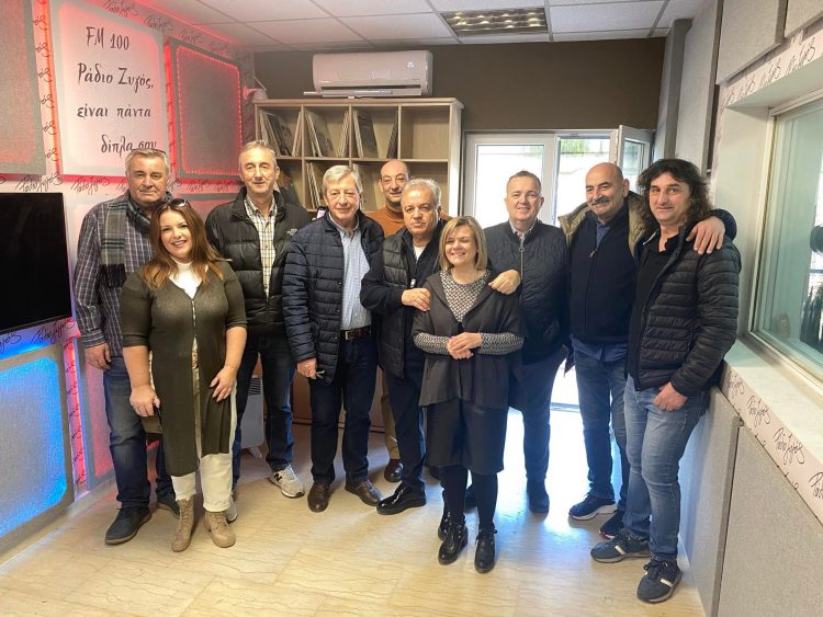 fm 100 Ράδιο ΖΥΓΟΣ: Κοπή πίτας από τη διεύθυνση και τους συνεργάτες του Σταθμού