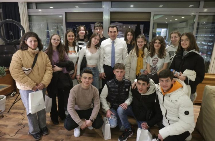 Στον Υπουργό Ανάπτυξης Κώστα Σκρέκα το Μουσικό Σχολείο Τρικάλων