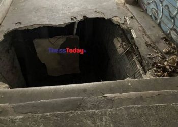 Θεσσαλονίκη: «Η κόρη μου λιποθύμησε από το σοκ» – Πώς έπεσαν στην τρύπα οι δύο 19χρονοι