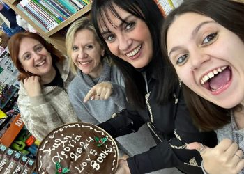 Βιβλιοπωλείο Παπαγιάννη: Έκοψαν πίτα σε ατμόσφαιρα γεμάτη χαρά κι ενθουσιασμό