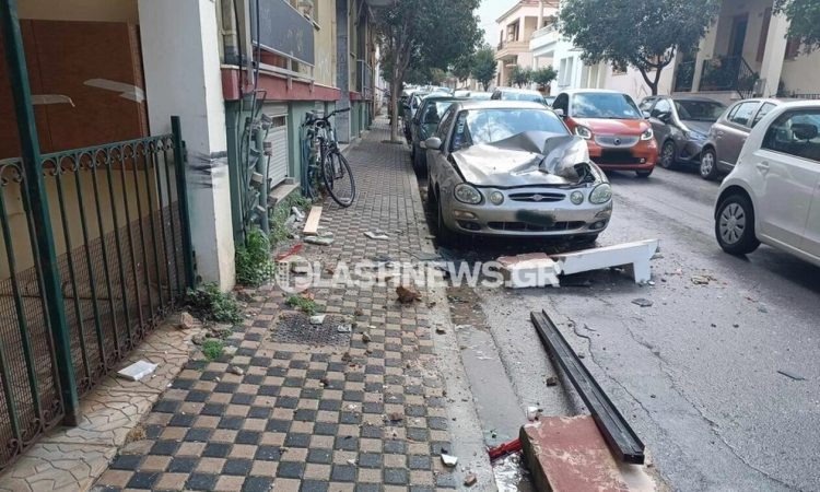 Χανιά: Ξεκόλλησε μπαλκόνι από διαμέρισμα και έπεσε πάνω σε αυτοκίνητο