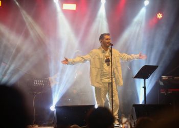 Ο Μιχάλης Χατζηγιάννης ξεσήκωσε τους εκατοντάδες Τρικαλινούς κι επισκέπτες στη συναυλία στον Μύλο των Ξωτικών
