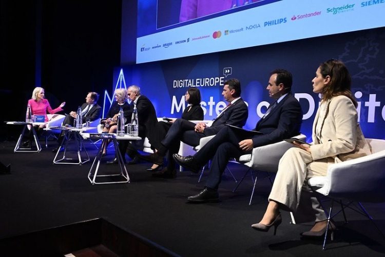 Δημήτρης Παπαστεργίου: Παράγοντας ενδυνάμωσης των Δημοκρατιών η Τεχνητή Νοημοσύνη – Ο Υπουργός Ψηφιακής Διακυβέρνησης στο Συνέδριο Masters Of Digital στις Βρυξέλλες