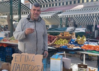 Τρίκαλα | Γλέντια στη λαϊκή | Ο Μπάμπης ο μπανανάς έγινε παππούς και το γιορταζει