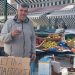Τρίκαλα | Γλέντια στη λαϊκή | Ο Μπάμπης ο μπανανάς έγινε παππούς και το γιορταζει