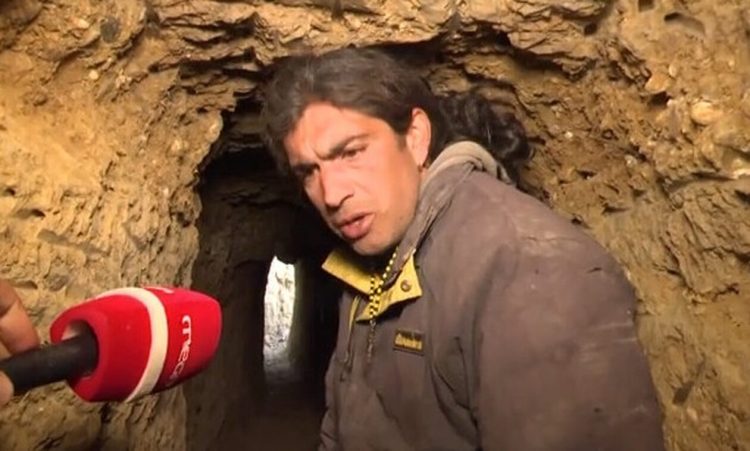 «Μπαταχτσής» δημόσιος υπάλληλος ο παλαιοχριστιανός -Έχει να πάει 4 χρόνια για δουλειά και πληρώνεται