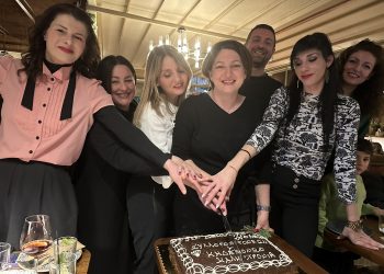 Γονείς και μαθητές έκοψαν την πίτα τους στο 31ο δημοτικό σχολείο Τρικάλων