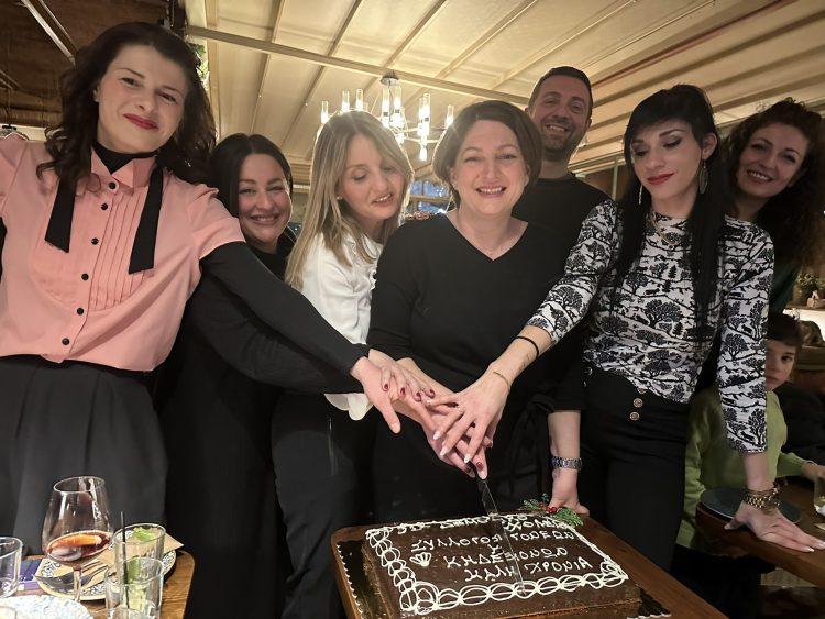 Γονείς και μαθητές έκοψαν την πίτα τους στο 31ο δημοτικό σχολείο Τρικάλων