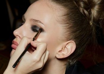 Lip contouring, xρωματιστό eyeliner και όλες τάσεις στο μακιγιάζ που πρέπει να δοκιμάσεις τώρα