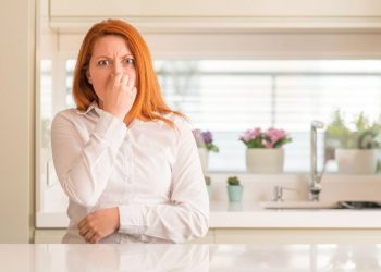 Το απλό τρικ για να μη μυρίζει ο νεροχύτης της κουζίνας