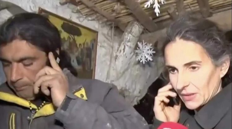 «Είμαστε κοινότητα Παλαιοχριστιανών» λέει η οικογένεια που ζει σε σπίτι- λαγούμι (Βίντεο)