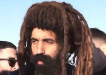 Ο αγρότης “Bob Marley” του θεσσαλικού κάμπου-Viral στα social media ο μελισσοκόμος με τα ράστα