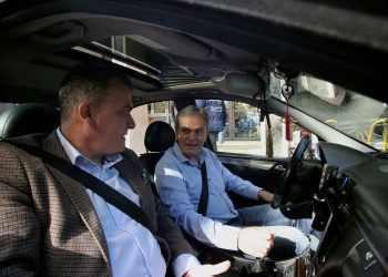Με ταξί στους κεντρικούς δρόμους της Λάρισας ο Δήμαρχος Λαρισαίων, κ.Θανάσης Μαμάκος