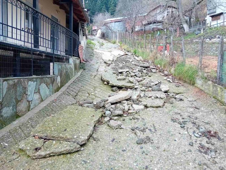 Σημαντικές ζημιές προκάλεσε η κακοκαιρία στα Αμπέλια Καλαμπάκας
