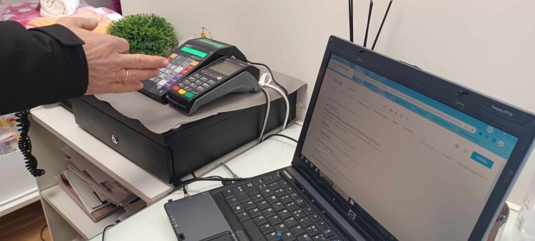 Στα… κάγκελα οι επαγγελματίες με τα τιμολόγια, τις αποδείξεις και τα POS