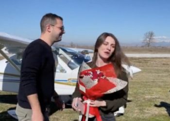 Πρόταση γάμου στον Θεσσαλικό ουρανό