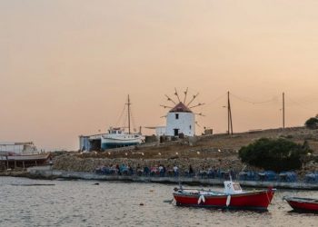 Τουρισμός για όλους 2024: Τα εισοδηματικά κριτήρια και τα voucher έως και 400 ευρώ