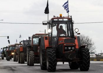 Αγρότες: Κάθοδος των τρακτέρ στην Αθήνα παρά το «όχι» Χρυσοχοϊδη