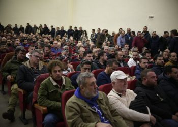 Σκληραίνουν την αγωνιστική στάση οι αγρότες με αποκλεισμούς δρόμων από την Τετάρτη 