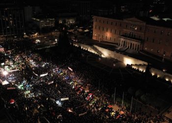 Συγκλονιστικό συλλαλητήριο στο Σύνταγμα | Δυναμική συμμετοχή Τρικαλινών