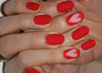 10 κόκκινα manicure για να αντιγράψεις
