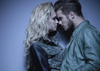 Τρείς γυναίκες που προτιμούν νεότερους άνδρες